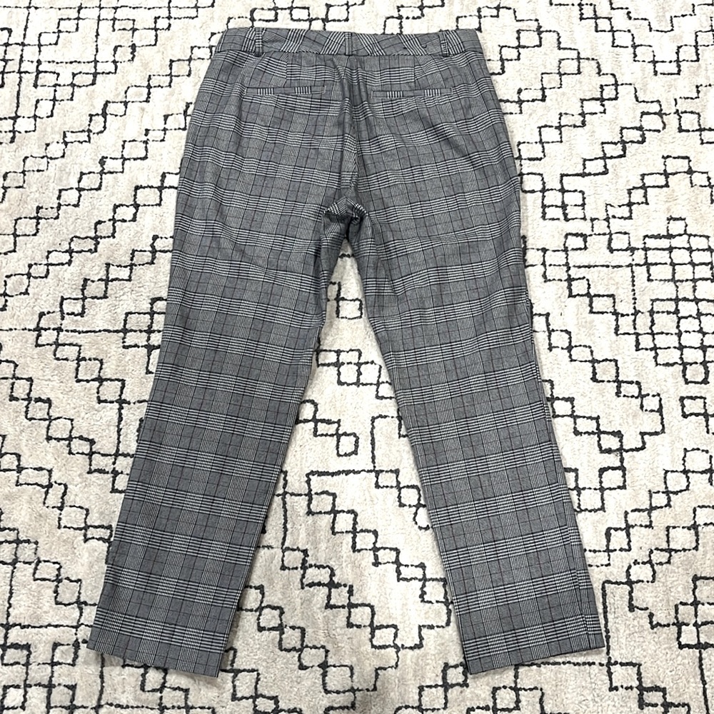 Banana Republic. Plaid cropped Dress pants. Size 8. - Picture 5 of 7